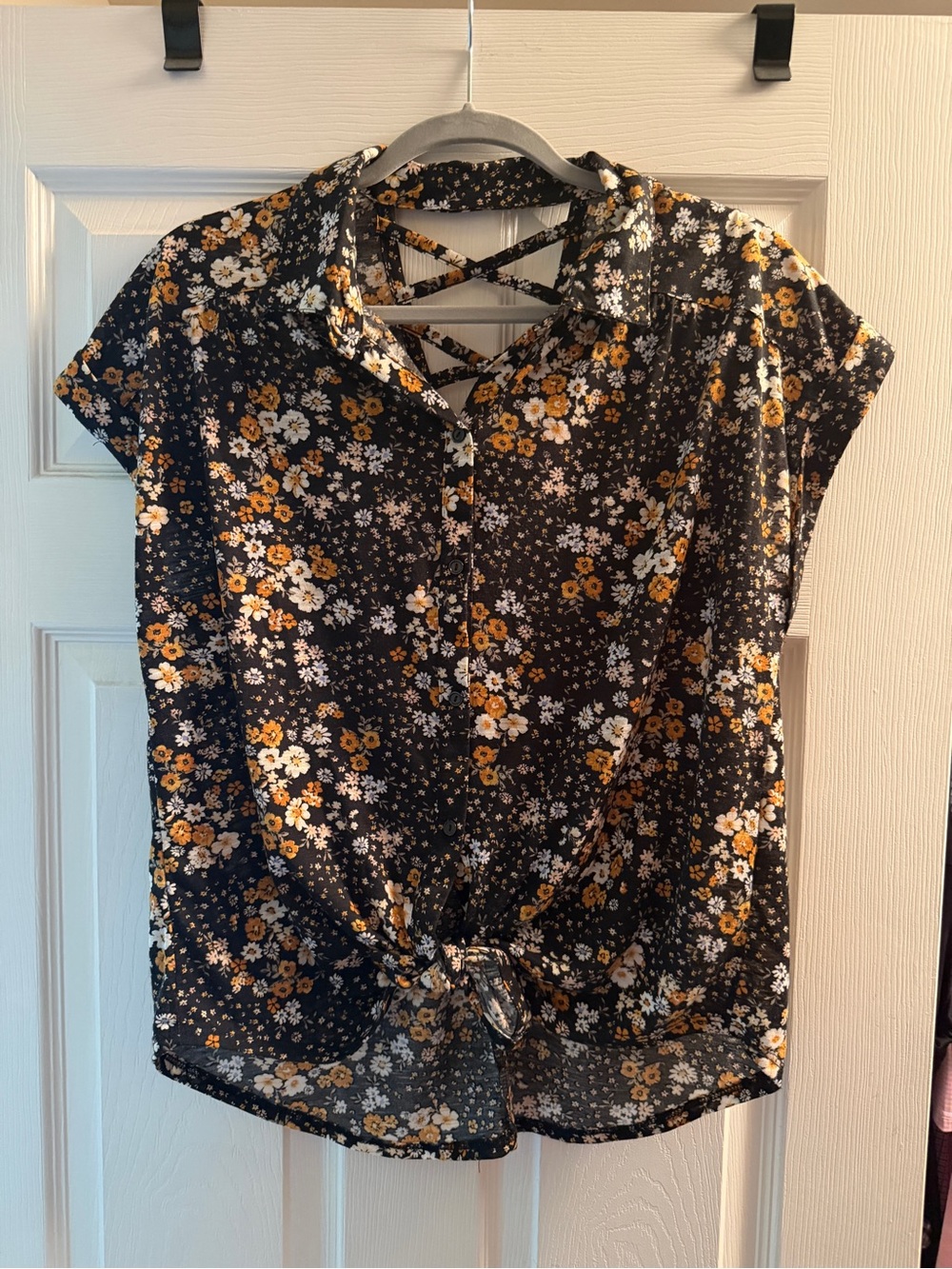 No Boundaries Black Floral Tie-Front Cap Sleeve Blouse - juniors XL